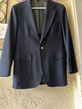 VTG Hunt Valley Classic Navy Wool Blazer with Gold Button 100% wool. Made in USA